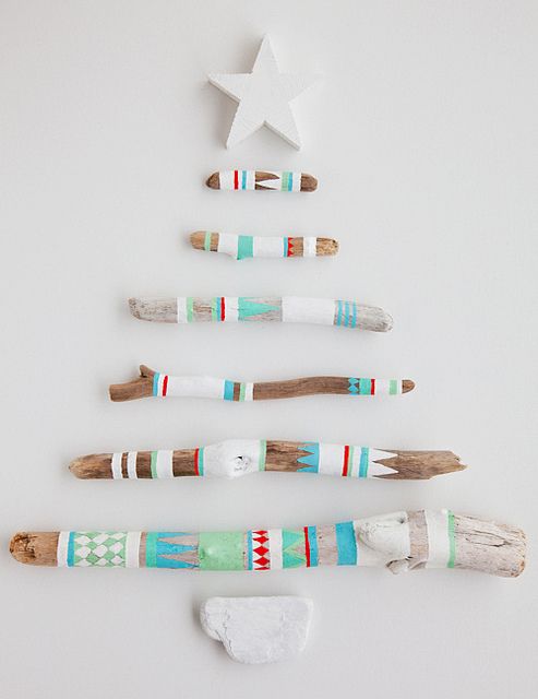 handmade-painted-driftwood-christmas-tree